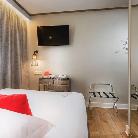 Eiffel Segur Hotel 3*