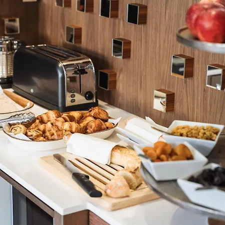 Hotel Eiffel Segur 3*