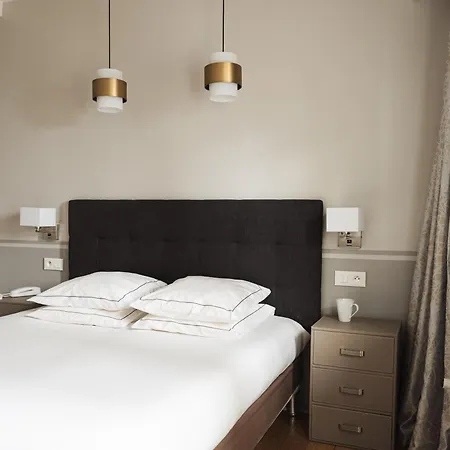 Eiffel Segur Hotel 3*