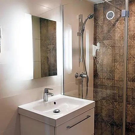Hotel Eiffel Segur 3*