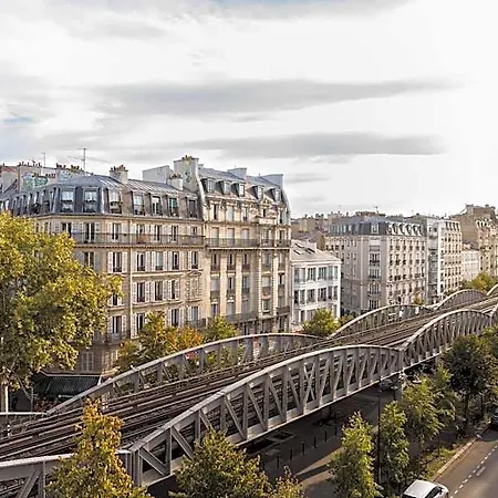 Hotel Eiffel Segur 3*