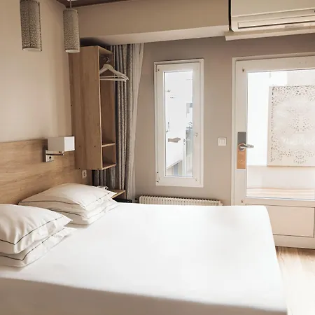 Eiffel Segur Hotel 3*