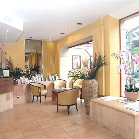 Hotel Eiffel Segur