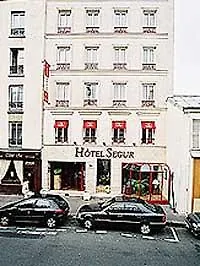 Hotel Eiffel Segur 3*