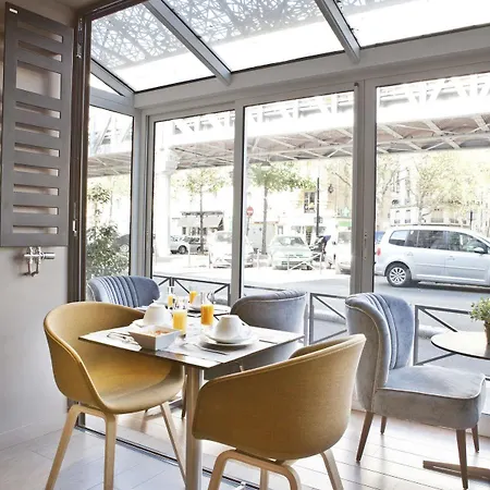 Eiffel Segur Hotel 3*