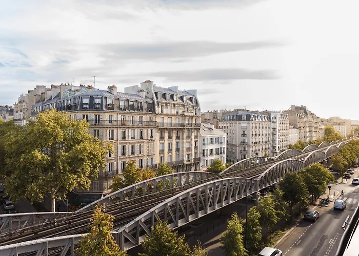 Eiffel Segur 3* Paris