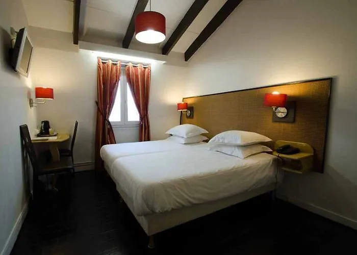 Eiffel Segur Hotel 3*