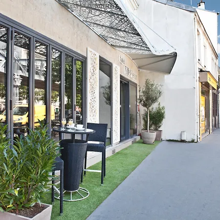 Eiffel Segur Hotel 3*