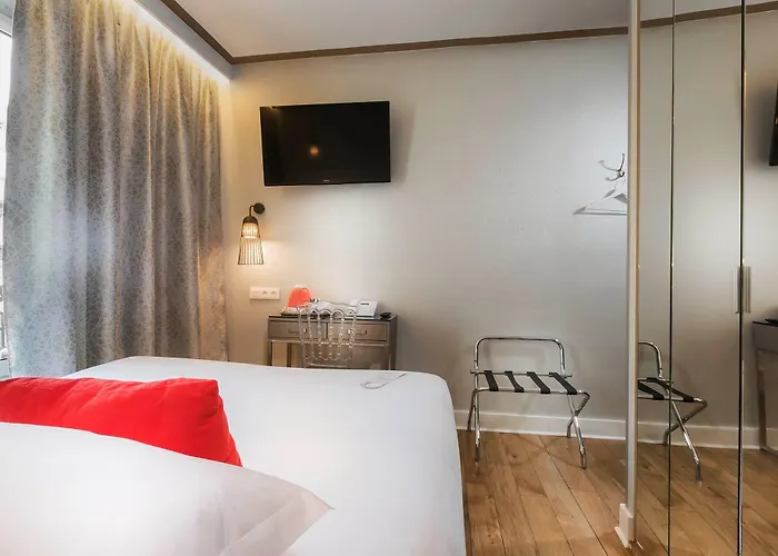 Eiffel Segur Hotel 3*