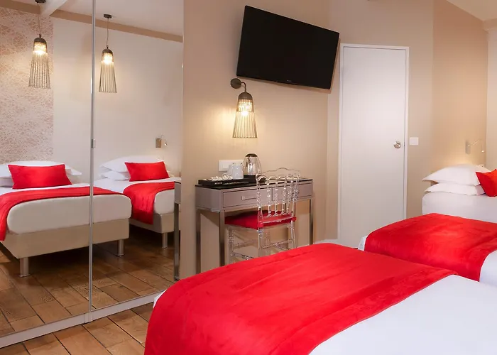 Eiffel Segur Hotel 3*