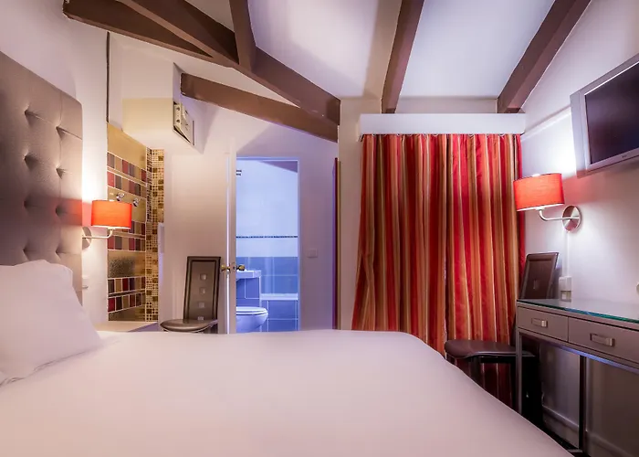 Hotel Eiffel Segur 3*