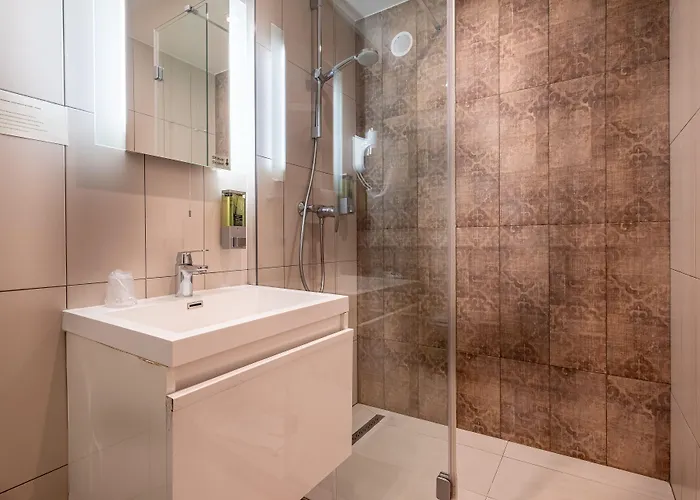 Eiffel Segur Hotel 3*