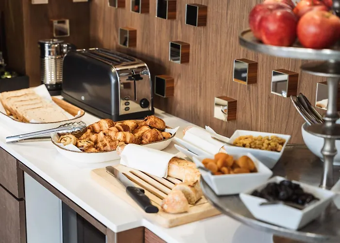 Hotel Eiffel Segur 3*