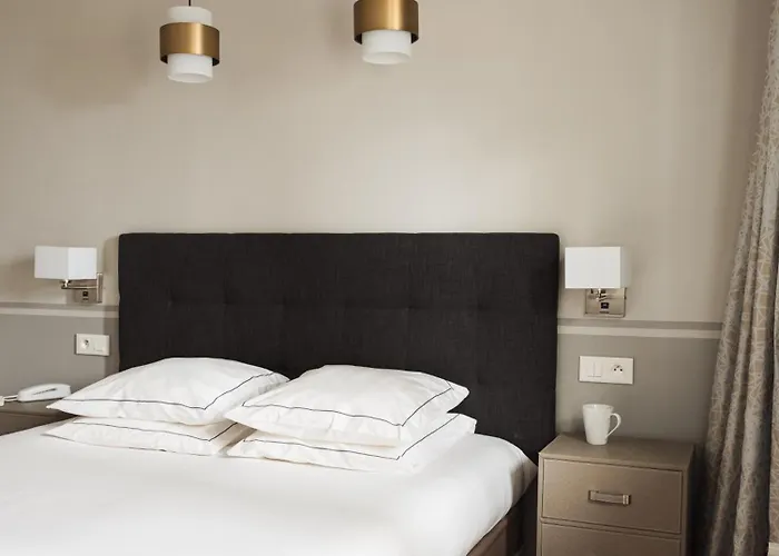 Eiffel Segur Hotel 3*