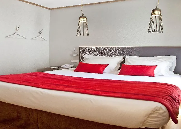 Hotel Eiffel Segur 3*