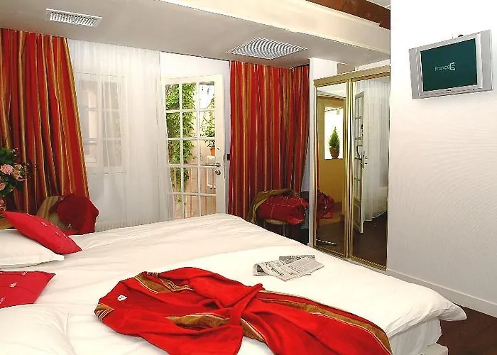 Eiffel Segur Hotel 3*