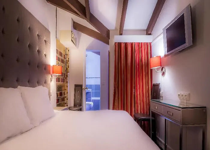 Eiffel Segur Paříž