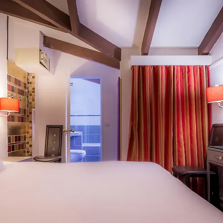 Hotel Eiffel Segur 3*