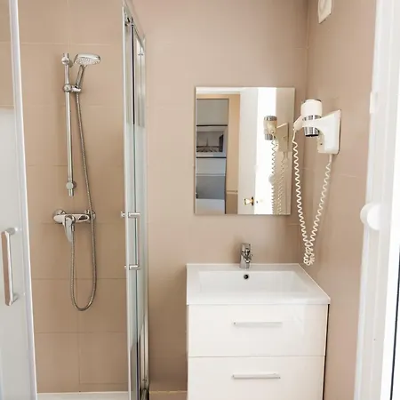 Eiffel Segur Hotel Paris