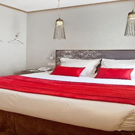 Hotel Eiffel Segur 3*