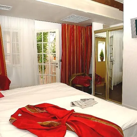 Eiffel Segur Hotel 3*
